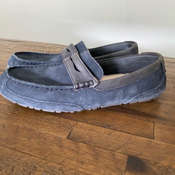 UGG Blue Suede Loafers
Mens - 11
Like New - Picture 2 of 6